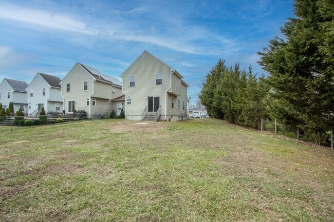 Building Photo - 247 Academy Ln
