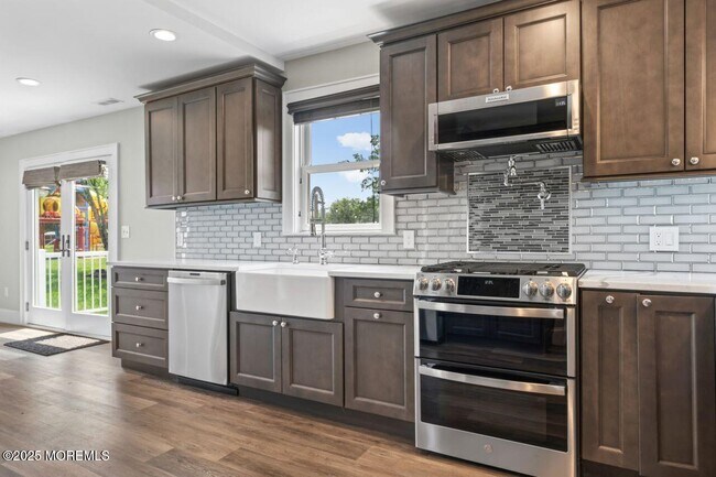 Building Photo - 553 Colts Neck Rd