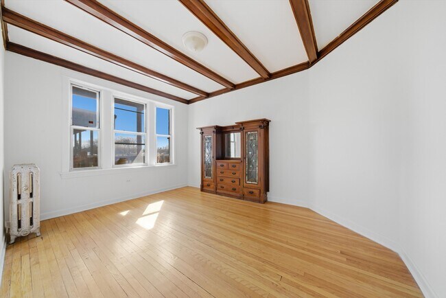 Building Photo - 2453 N Spaulding Ave