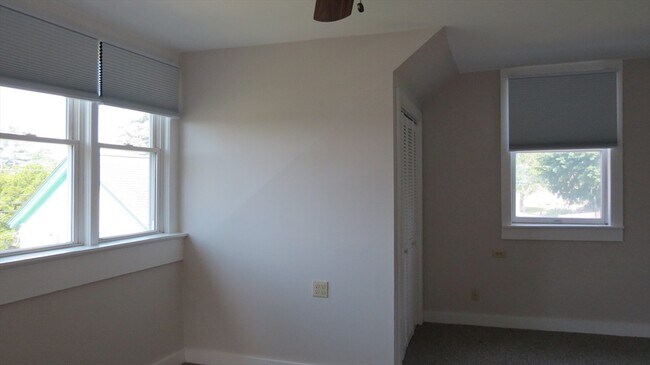 Building Photo - 128 Low St