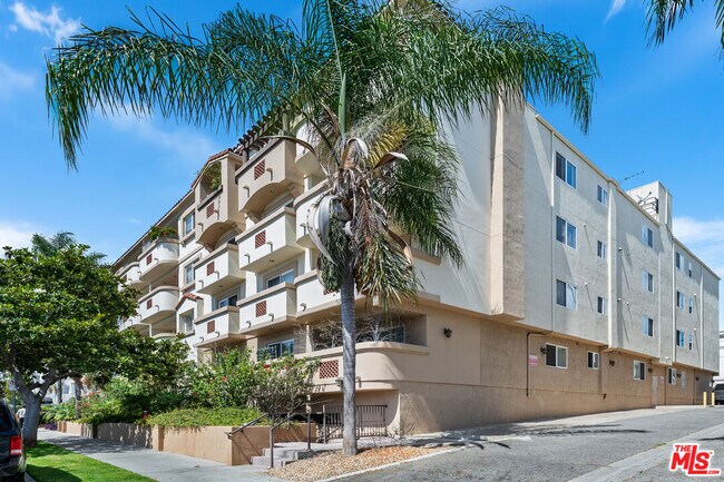 Building Photo - 1246 Armacost Ave
