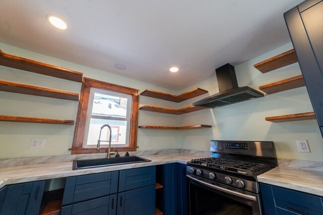 Building Photo - 3 Bedroom Appleton House