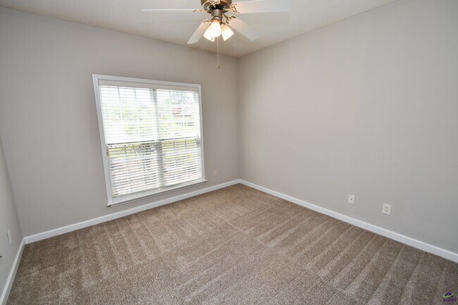 Building Photo - 104 Newport Ave