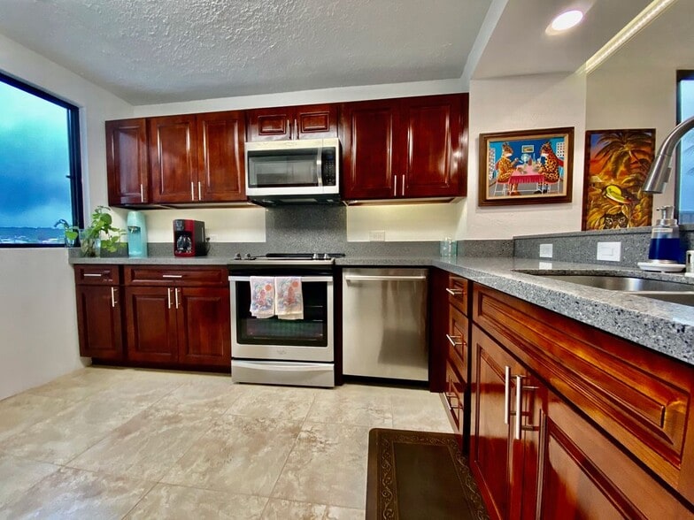 Building Photo - 500 Lunalilo Home Rd