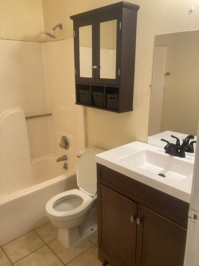 Building Photo - 33 Rushwood Dr