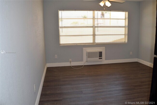 Building Photo - 3070 NW 9th Ave