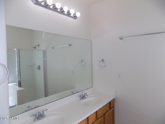 Building Photo - 45449 Alamendras St