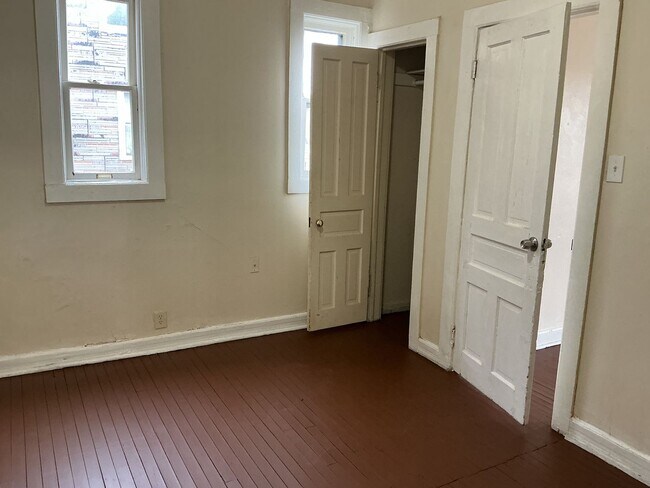 Building Photo - 1120-22 W Hadley St