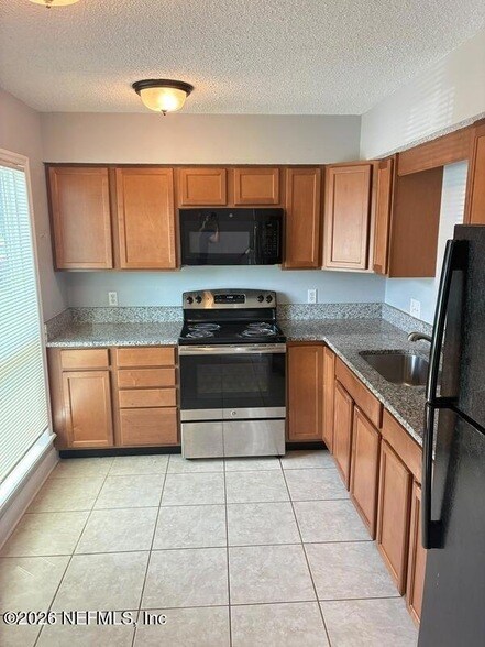 Building Photo - 1202 Westdale Dr