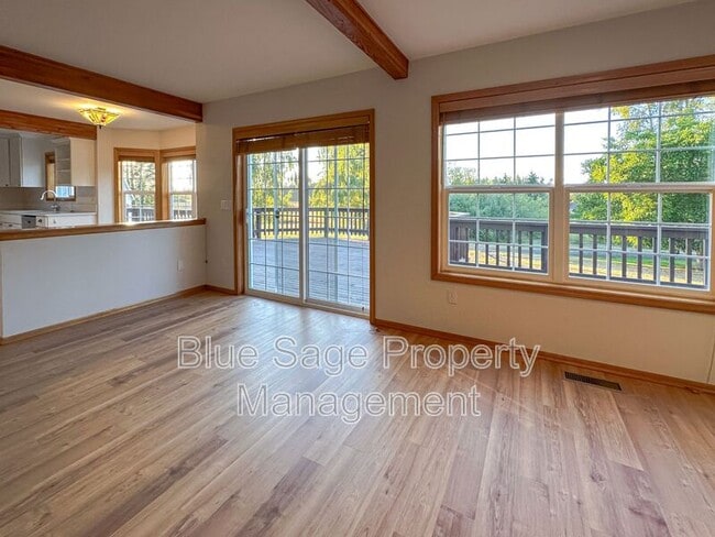 Building Photo - 200 Osprey Glen Rd