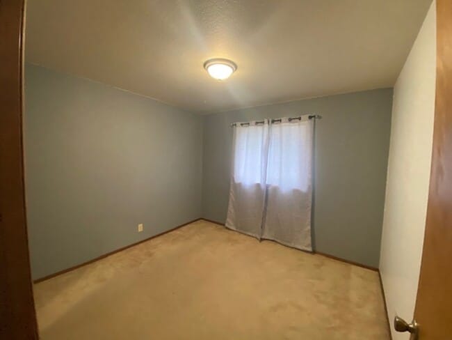 Building Photo - Excellent eastside location, 3/2, fenced yard, 2 car garage