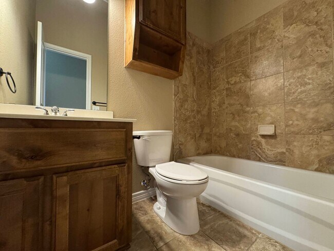 Building Photo - 506 Sladecek Dr