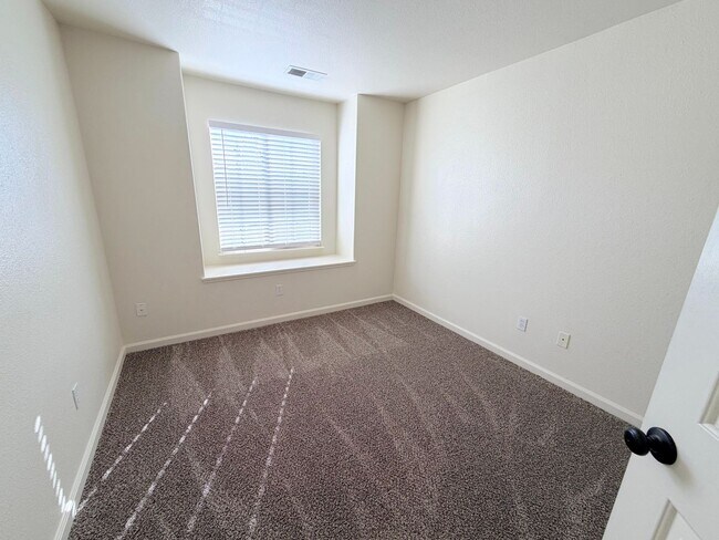 Building Photo - 5704 Golden Eagle Dr