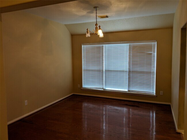 Building Photo - 27139 Pine Crossing Dr