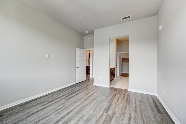 Building Photo - $2,150- 2 Bed, 2 Bath Condo in Littleton w...