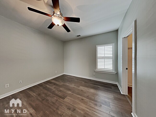 Building Photo - 325 Hathaway Ln