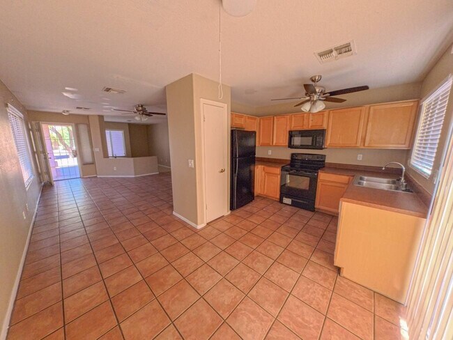 Building Photo - 3913 N 105th Dr
