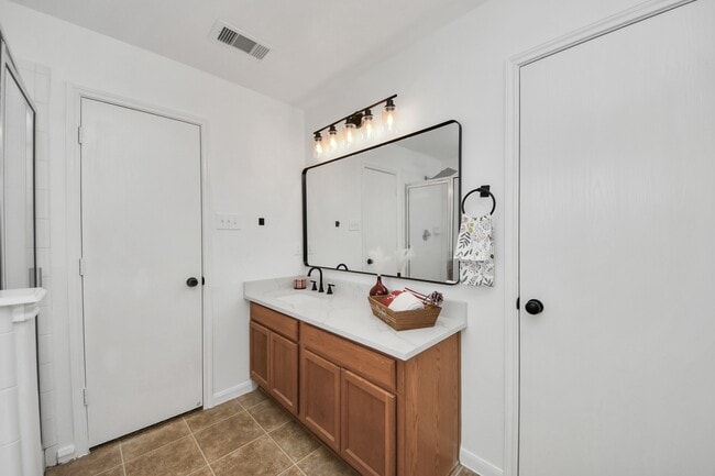 Building Photo - 322 Burris Park Dr