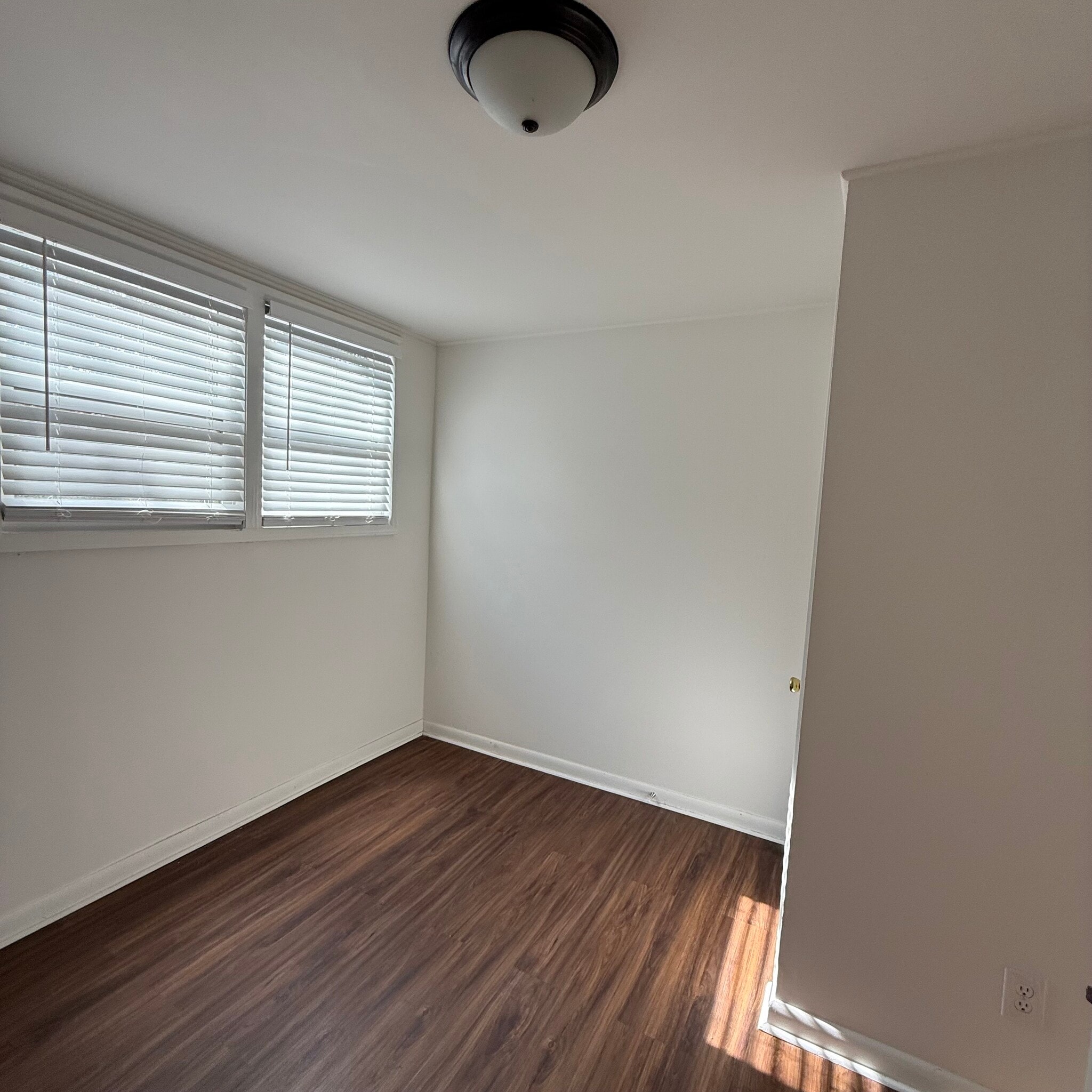 Building Photo - 8632 Conklin Pl