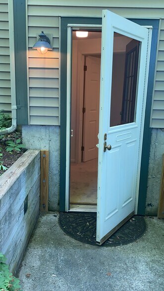 Building Photo - 142 Blackberry Cir