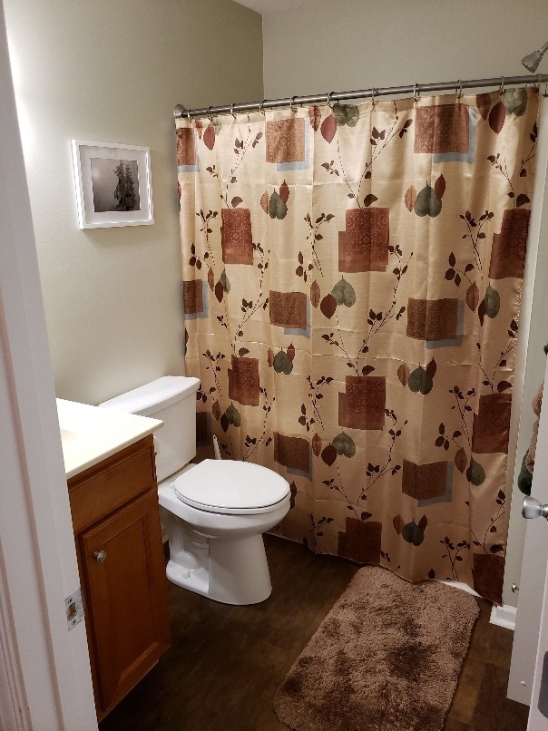 Upstairs Ensuite Bathroom - 961 Wisteria View Ct