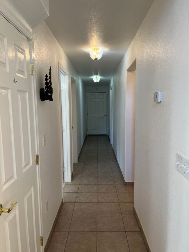 Building Photo - Short Term, Furnished Rental