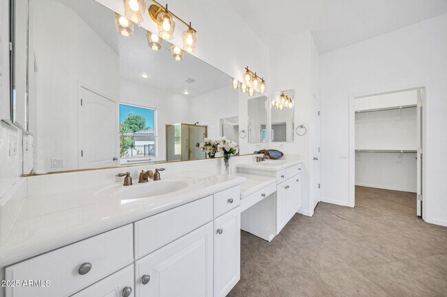 Building Photo - 22201 N Montecito Ave