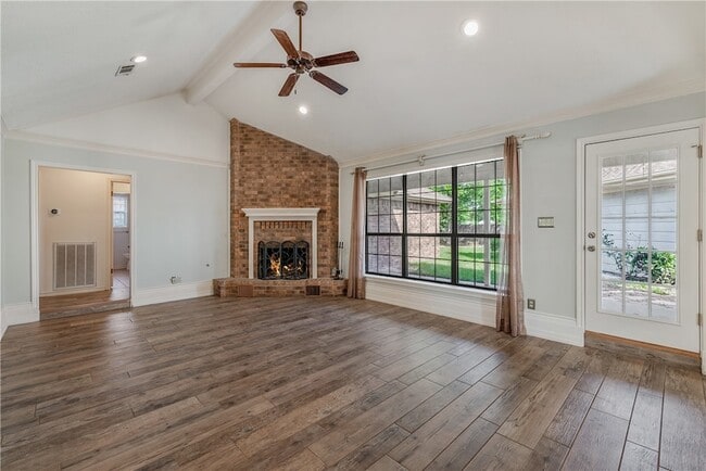 Building Photo - 1806 Rosebud Ct