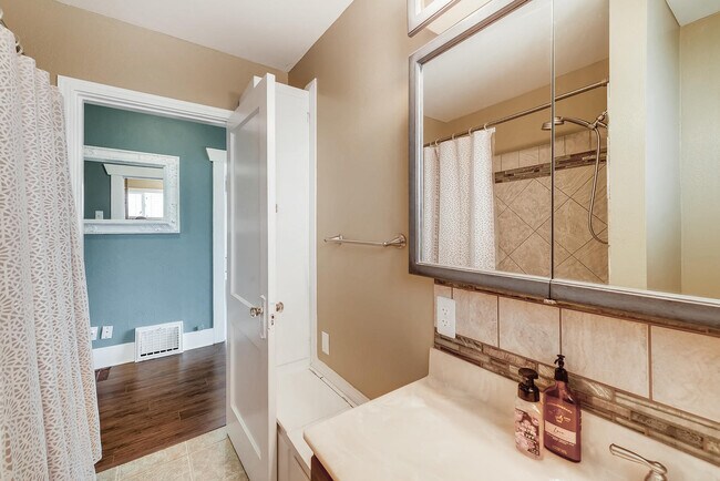 Building Photo - Stadium Home N Tacoma