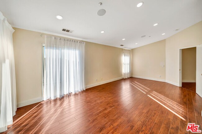 Building Photo - 12440 La Cresta Way