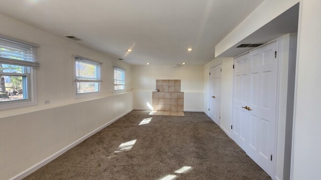 Building Photo - 5 Castlegate Ct