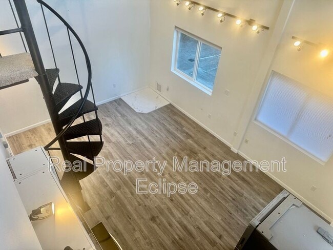 Building Photo - 21606 3rd Ave SE