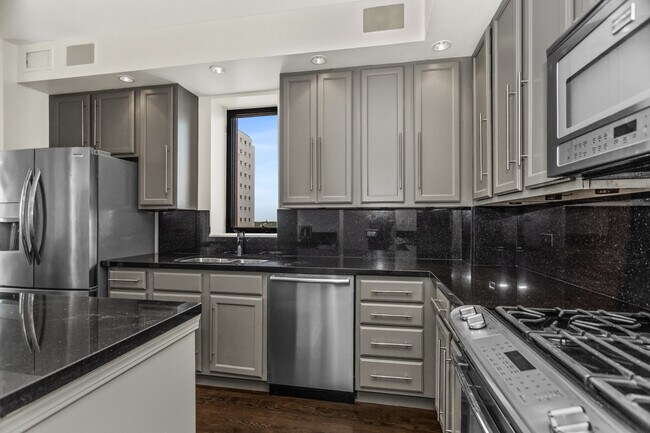 Building Photo - 3232 N Halsted St