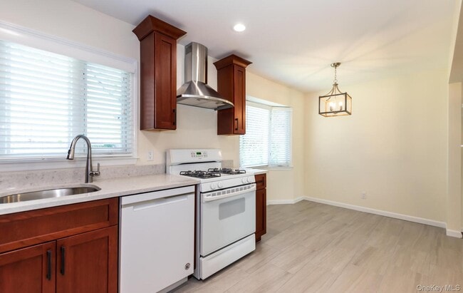 Building Photo - 53 East Dr