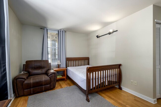 Building Photo - Gorgeous  Home In The Marmalade District O...