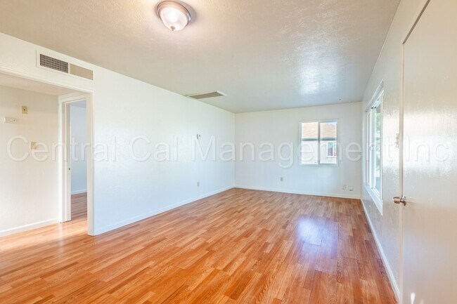 Building Photo - 3029-3031 Horrace Mann