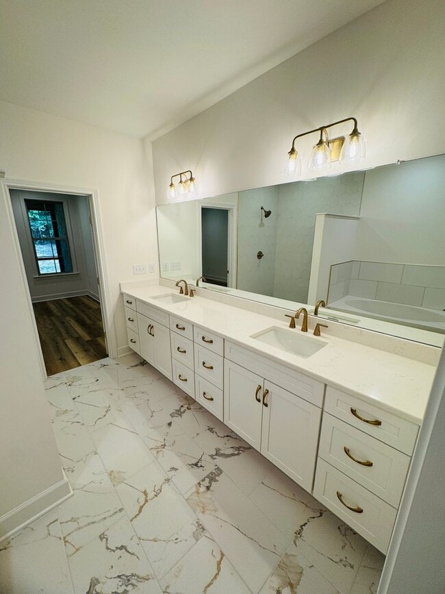 Building Photo - FOR LEASE - NEW BUILD TOWNHOME LOCATED IN ...