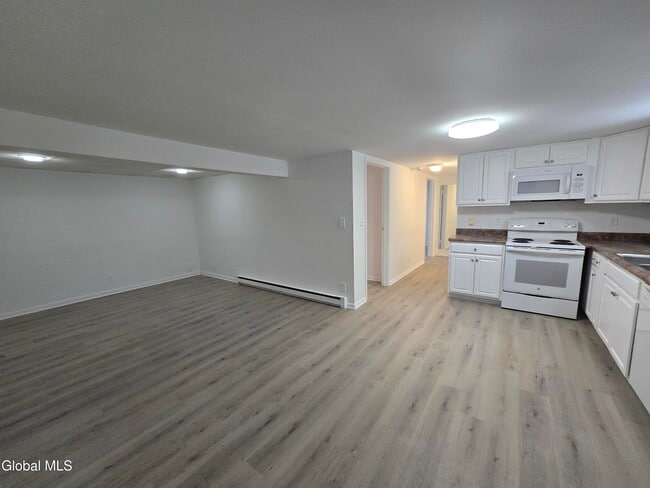 Building Photo - 79 Middle Rd