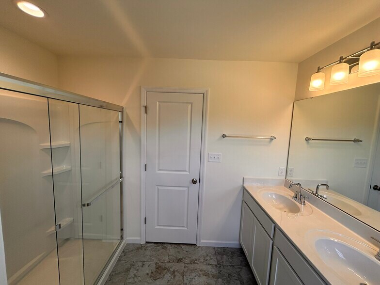 Second bathroom - 112 Day Lily Ln