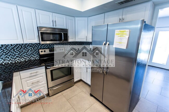 Building Photo - 310 E Bluebell Ln