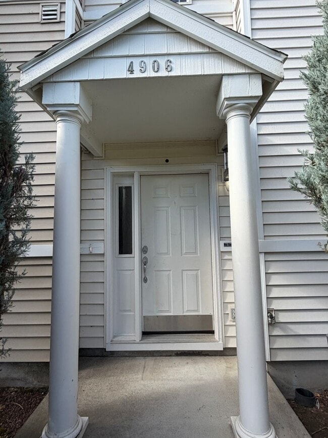 Building Photo - 2 Bedroom 2.5 bath townhouse w/ bonus room & Garage in Pasco