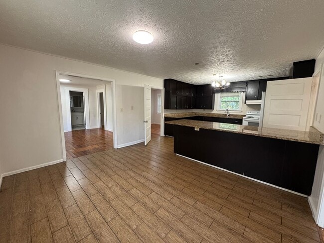 Building Photo - Updated 3/2 House across Shorter Universit...