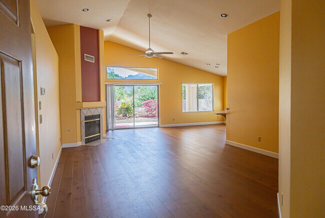 Building Photo - 11146 N Desert Flower Dr