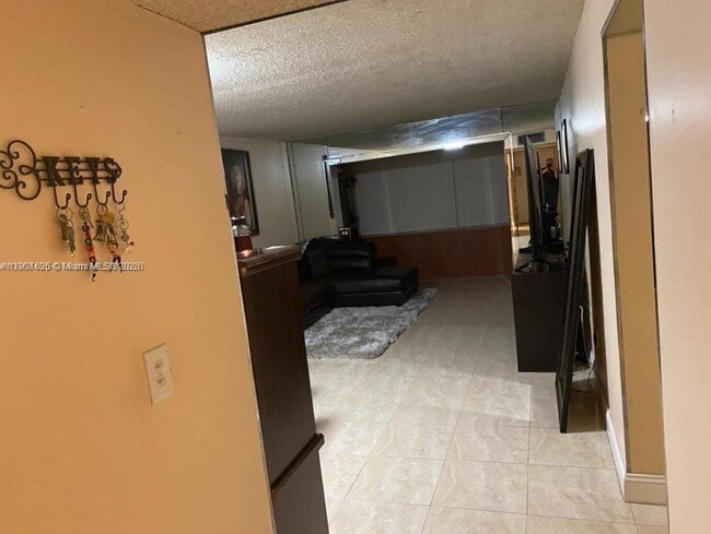 Building Photo - 1305 W 46th St