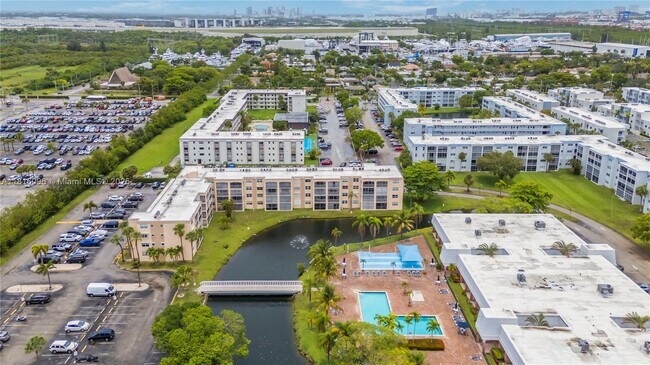 Building Photo - 505 E Dania Beach Blvd