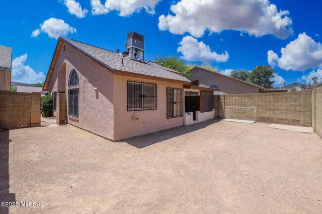 Building Photo - 3080 W Placita De La Roseta