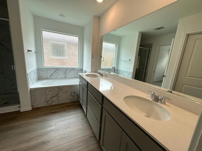 Building Photo - 365 Sonterra Dr