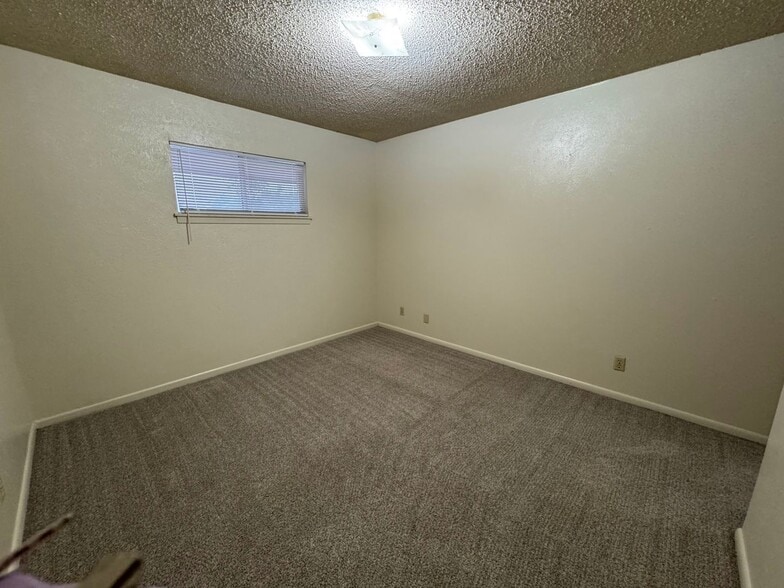 Building Photo - 806 Safady Ave