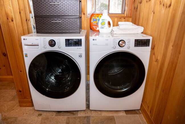 Building Photo - 28 Yellow Birch Cir