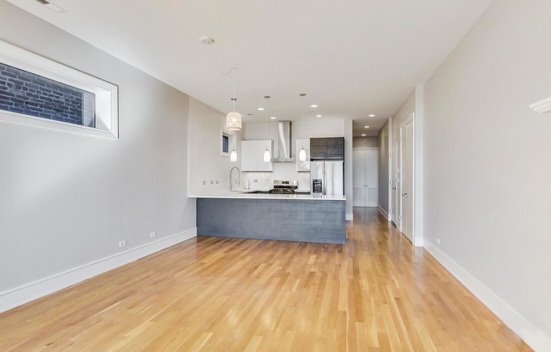 Building Photo - 2424 W Chicago Ave